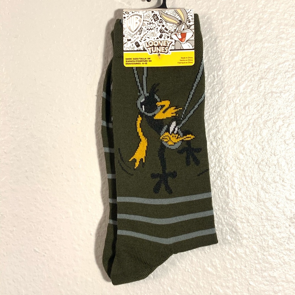 Looney Tunes Daffy Duck Men’s Novelty Crew Socks